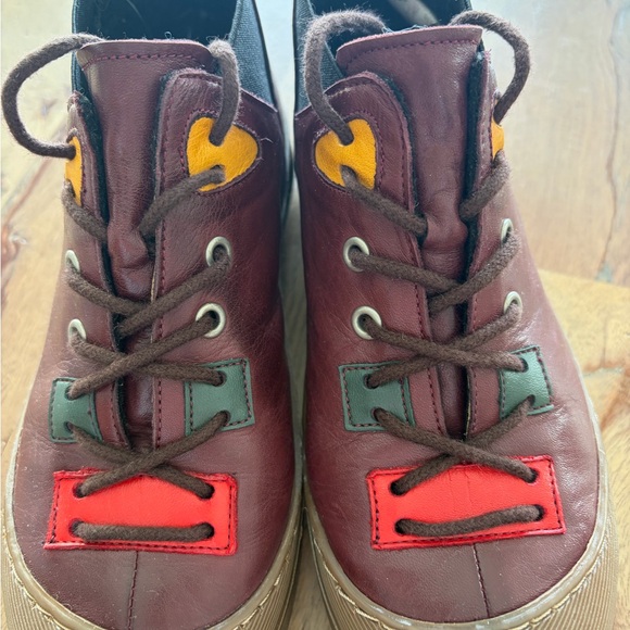 Stylish Brown Ankle Boots with Colorful Accents - Picture 3 of 4